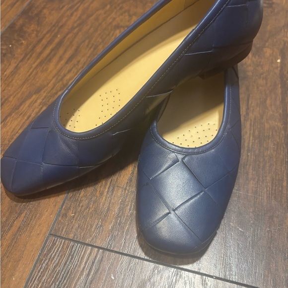 Trotters ballet flat slip ons 8 N in great condition - Picture 3 of 5